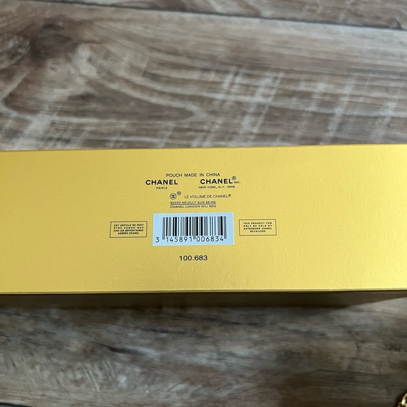 NEW CHANEL COSMETIC BAG BLUE SPARKLE - Picture 6 of 13